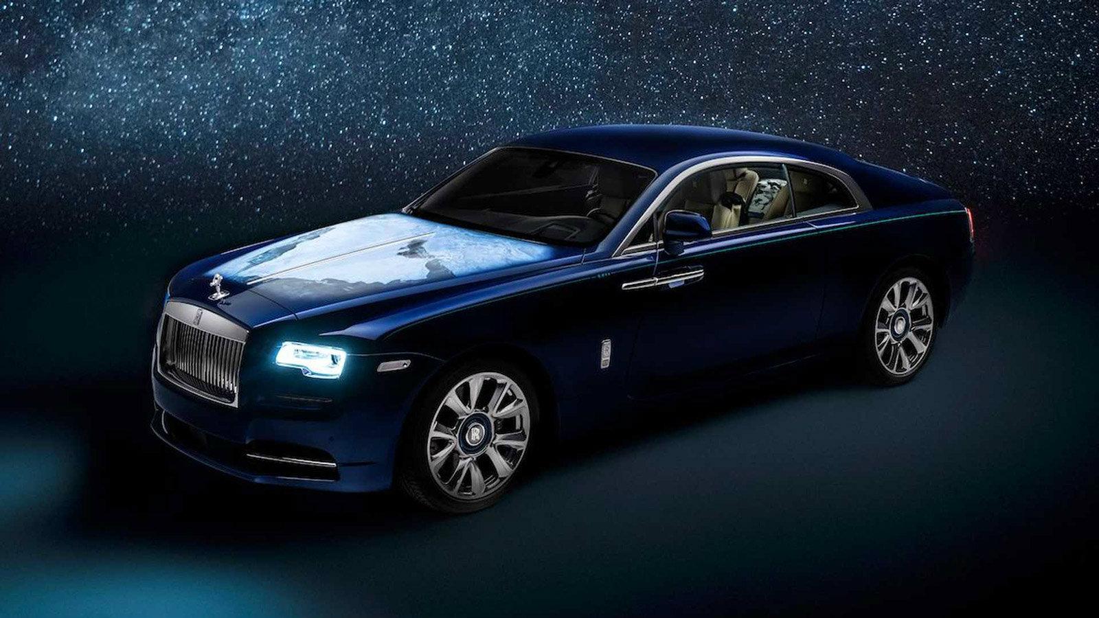 Το εξωτερικό χρώμα (Royal Blue) του αυτοκινήτου είναι εμπνευσμένο από το νερό.